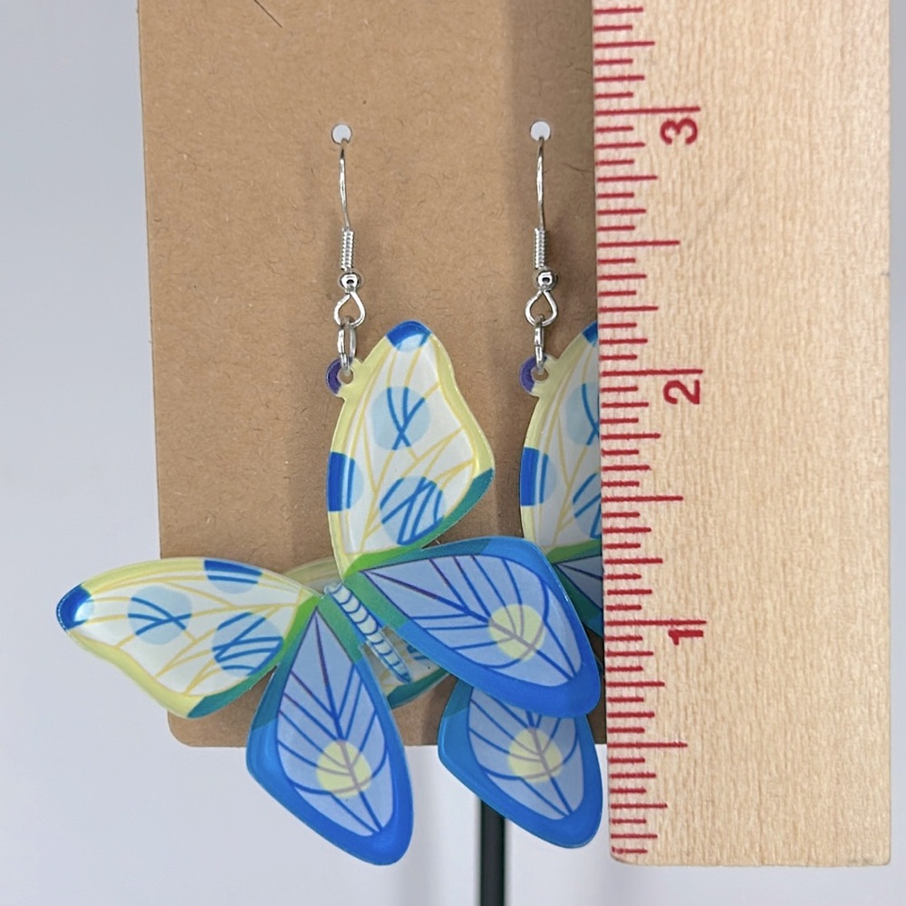 Chic Butterfly Drop Earrings - Elegant Acrylic Fashion Jewelry - Picture 2 of 4